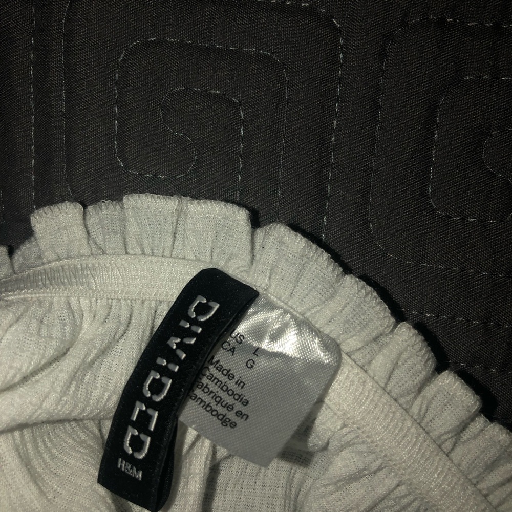 White Off the shoulder top - Picture 2 of 2